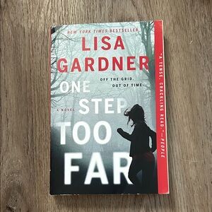 Lisa Gardner 'One Step Too Far' Book